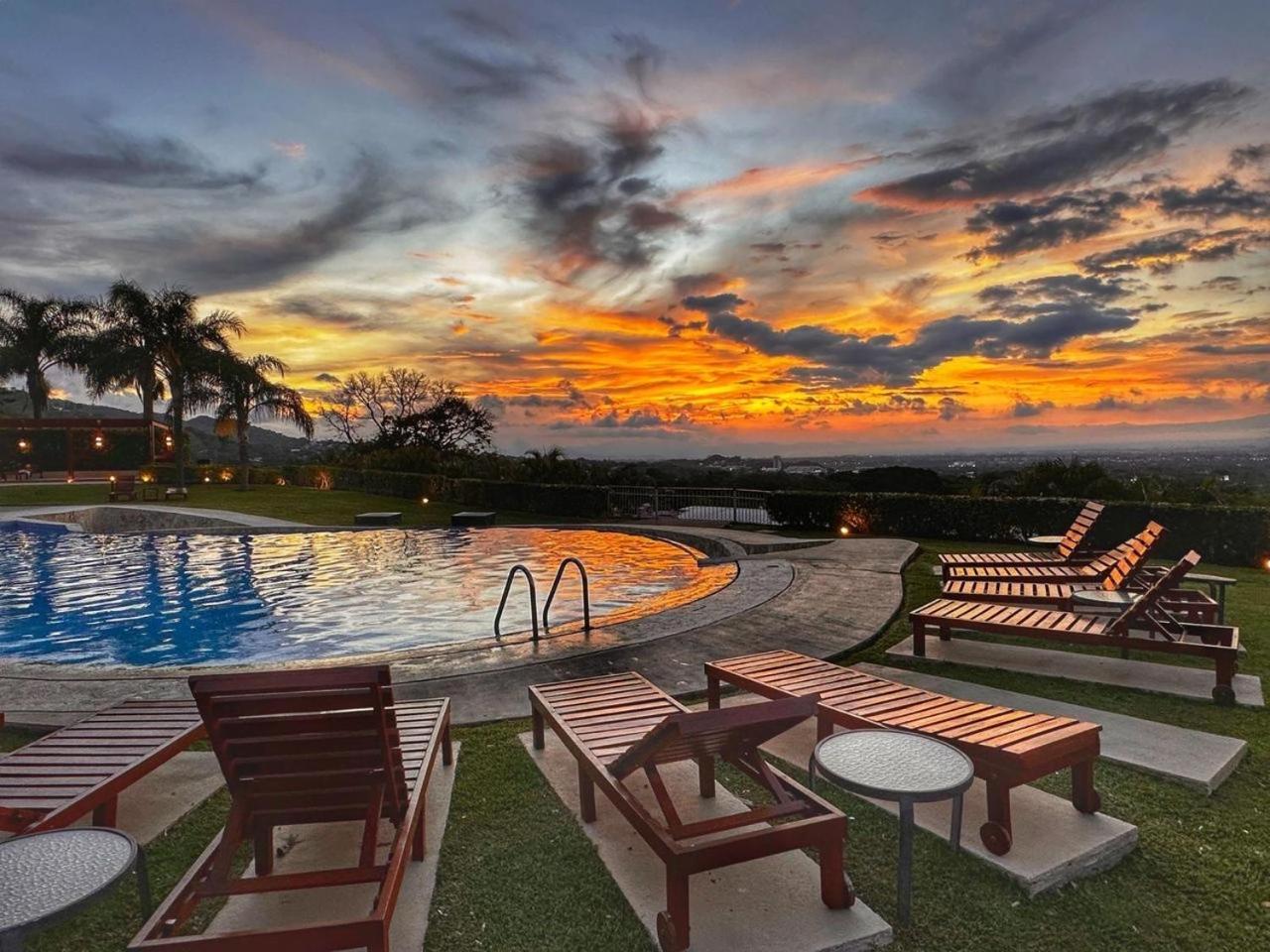 Cr Mariposa Rentals Comfortable Penthouse, Ac, Pool, Gym, Tennis Santa Ana  Exterior foto